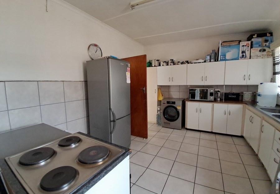 3 Bedroom Property for Sale in Louwville Western Cape